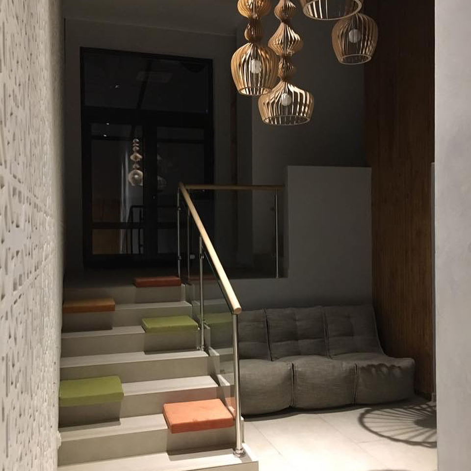 Лаунж-зона для Йога-Центра Прана на Войковской с бескаркасной мебелью ...