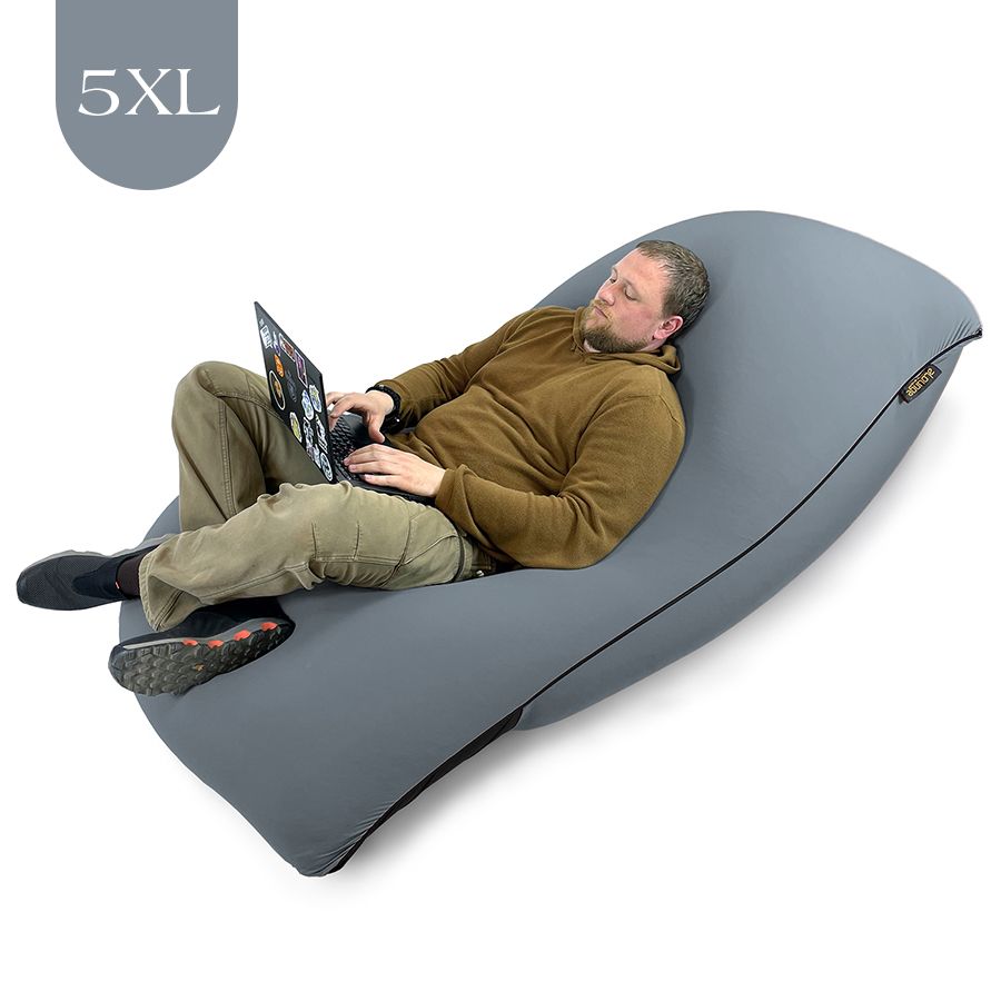 светло-серое мягкое кресло-мешок SNUGG эластичное (спандекс) для детской, гостиной и игровой зоны — фото в интерьере