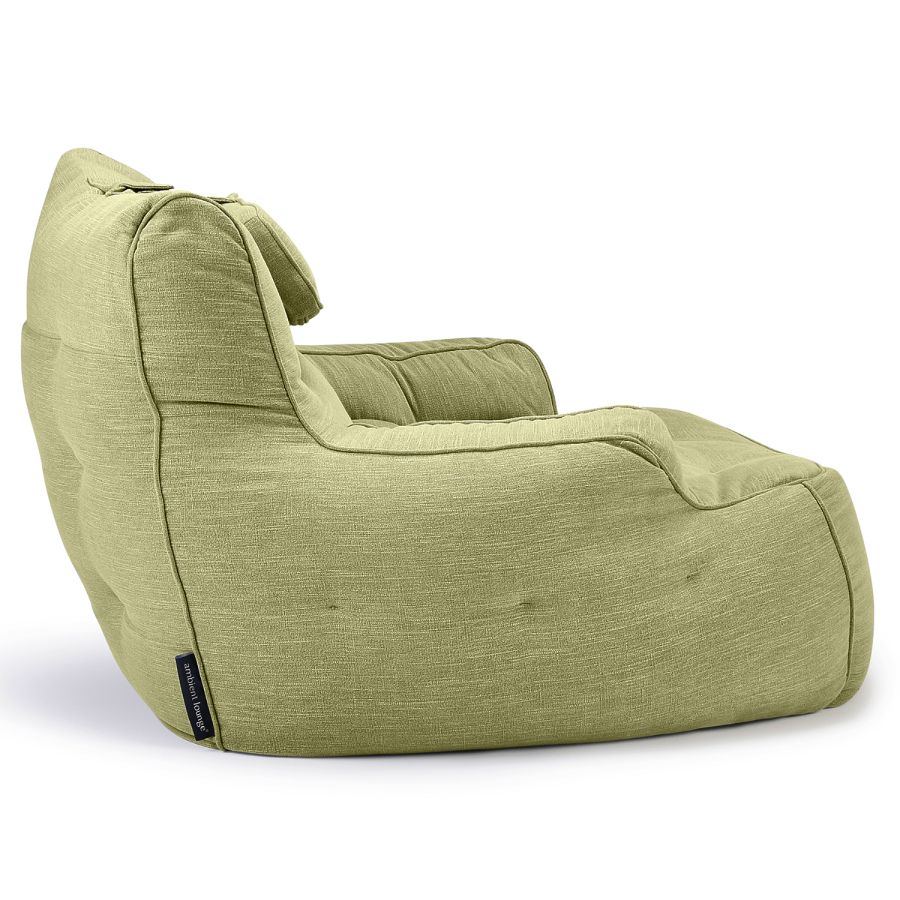 зелёное уличное лаунж-кресло Tranquility Armchair шенилловое для террасы, сада и веранды — фото в интерьере