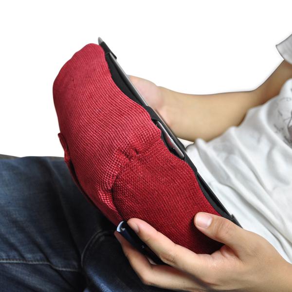 Tech Pillow - Wildberry Deluxe (Sofa Weave) в интерьере гостиная