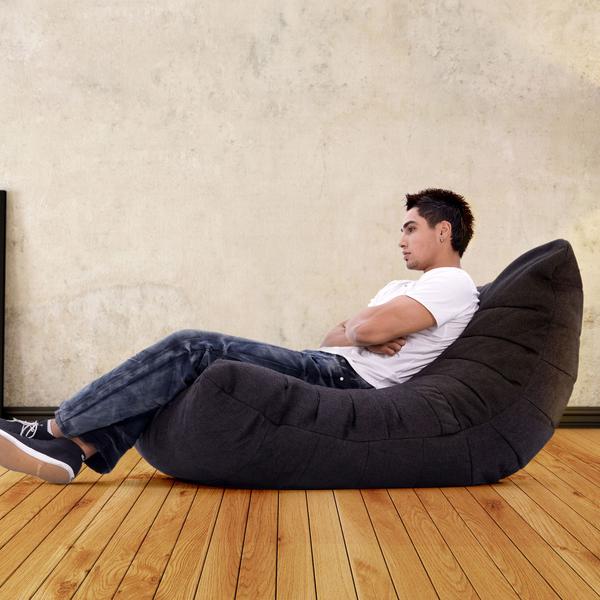чёрное-графитовое акустический бескаркасный диван Acoustic Sofa из Sofa Weave для домашнего кинотеатра, офиса и студии — фото в интерьере