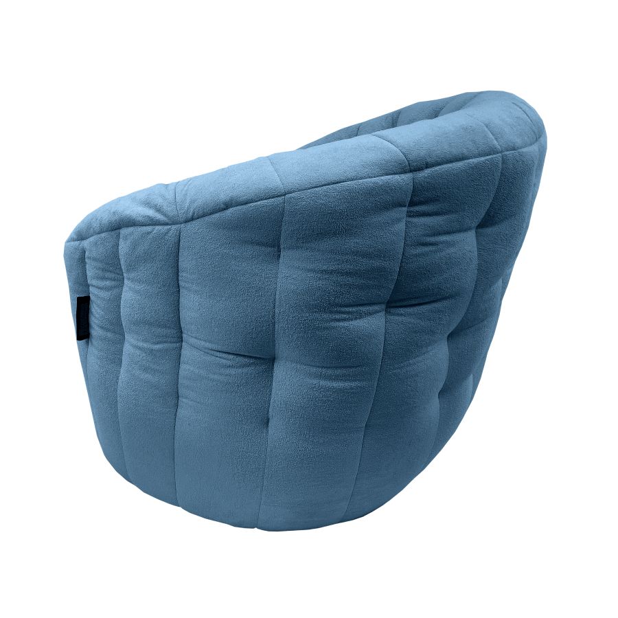 синее полукруглое бескаркасное кресло Butterfly Sofa в интерьере гостиная