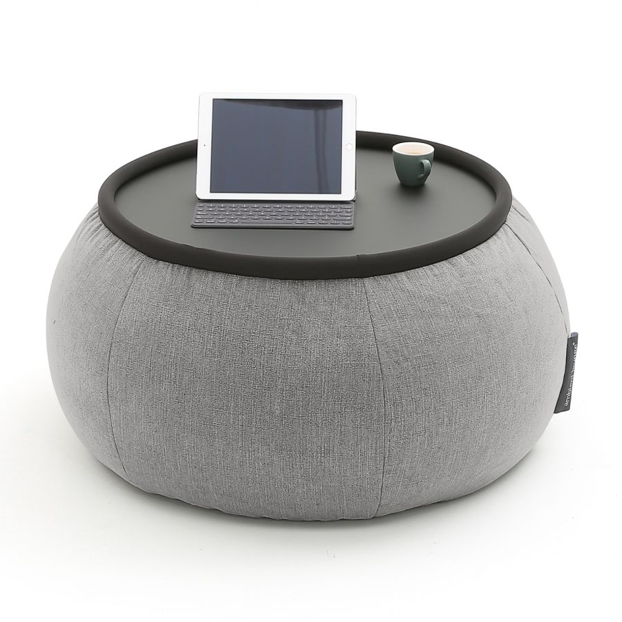 тёмно-серое складной столик Versa Table шенилловое для гостиной и лаунж-зоны рядом с диваном — фото в интерьере