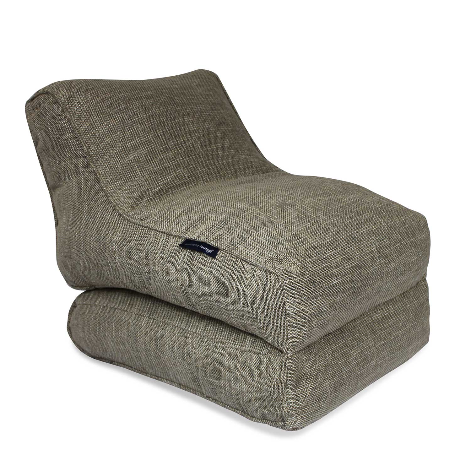 натуральное кресло-трансформер Conversion Lounger из Sofa Weave в интерьере сад