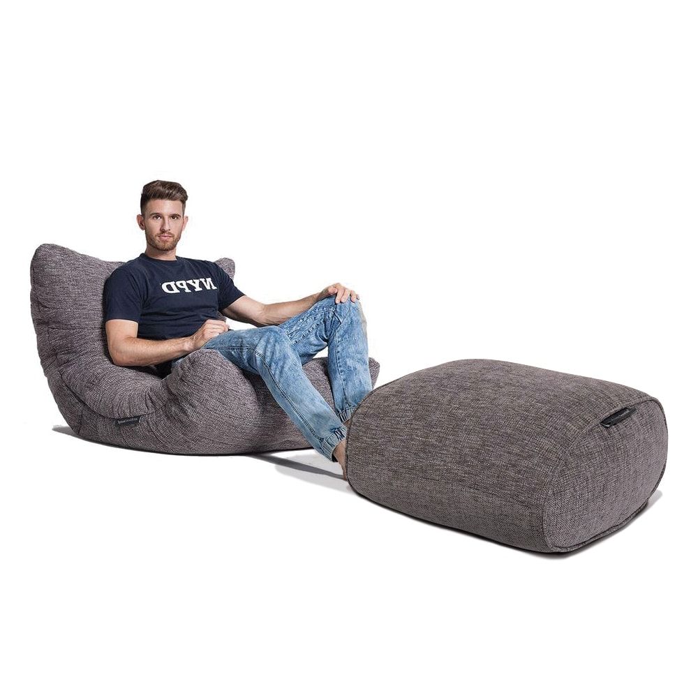 тёмно-серое акустическое кресло-мешок Acoustic Lounge из Sofa Weave для офиса, переговорной и студии — фото в интерьере