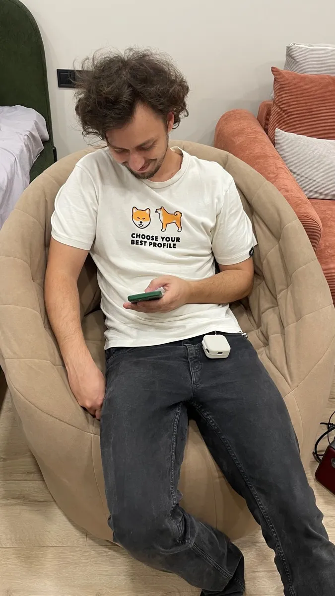 зелёное акустический бескаркасный диван Acoustic Sofa велюровое для домашнего кинотеатра, офиса и студии — вид сбоку