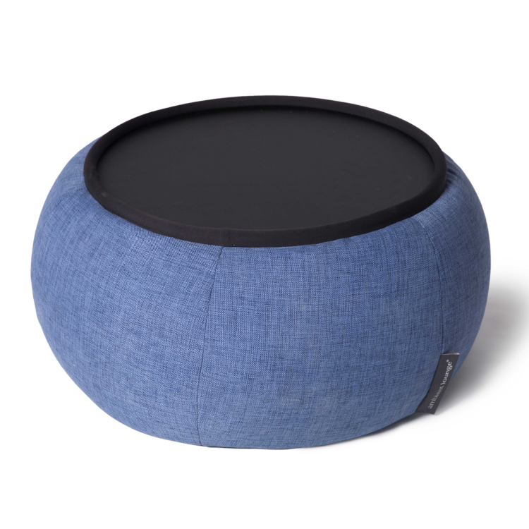 синее складной столик Versa Table из Sofa Weave в интерьере гостиная