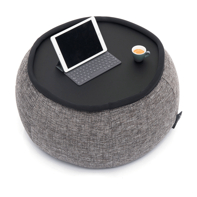 тёмно-серое складной столик Versa Table из Sofa Weave для гостиной и лаунж-зоны рядом с диваном — фото в интерьере