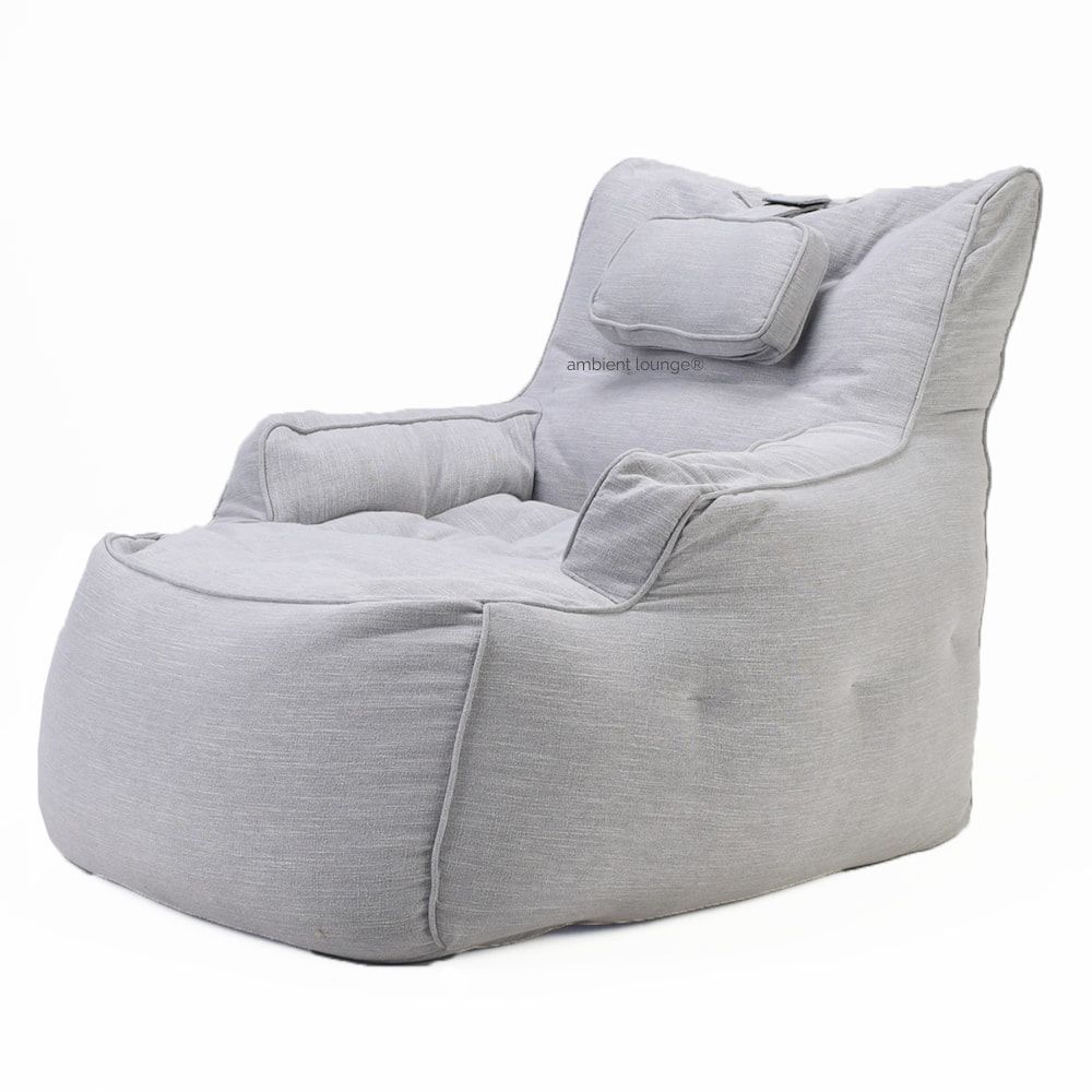 серое уличное лаунж-кресло Tranquility Armchair из Sofa Weave для террасы, сада и веранды — фото в интерьере
