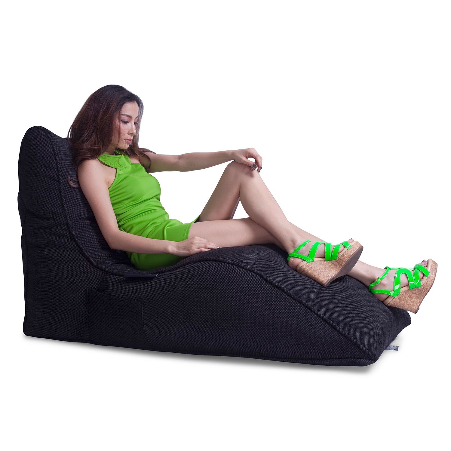 чёрное-графитовое бескаркасный лаунж-диван Avatar Sofa из Sofa Weave для гостиной, кабинета и лаунж-зоны — крупный план