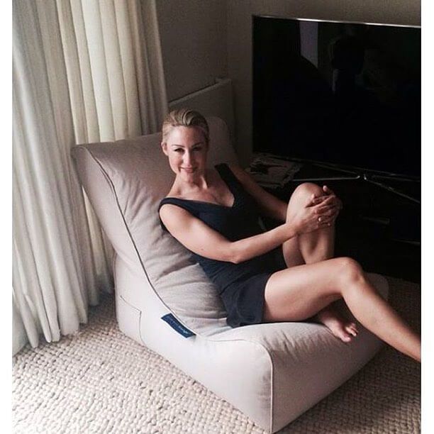 серо-бежевое уличный бескаркасный диван Evolution Sofa уличное (Oxford) для террасы, сада и веранды