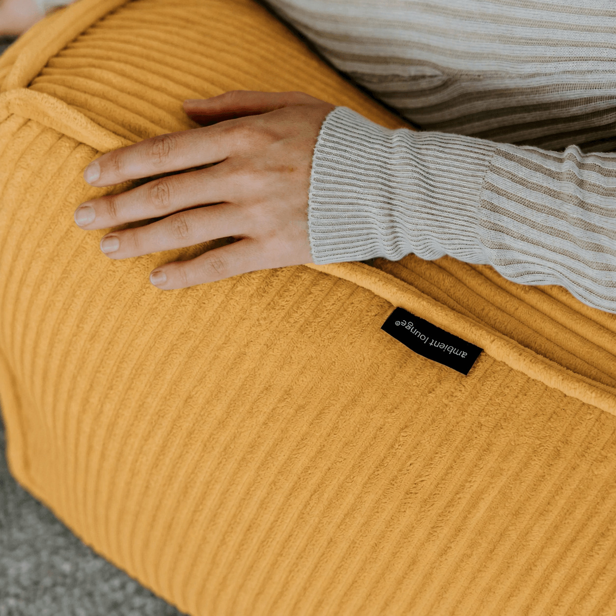Бескаркасное кресло Tivoli Lounger в вельвете Yellow Shine — жёлтый цвет, Ambient Lounge