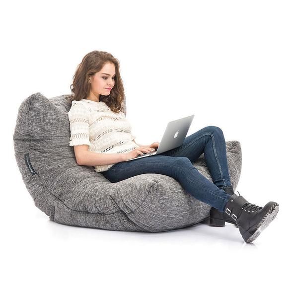тёмно-серое акустический бескаркасный диван Acoustic Sofa из Sofa Weave для домашнего кинотеатра, офиса и студии — фото в интерьере