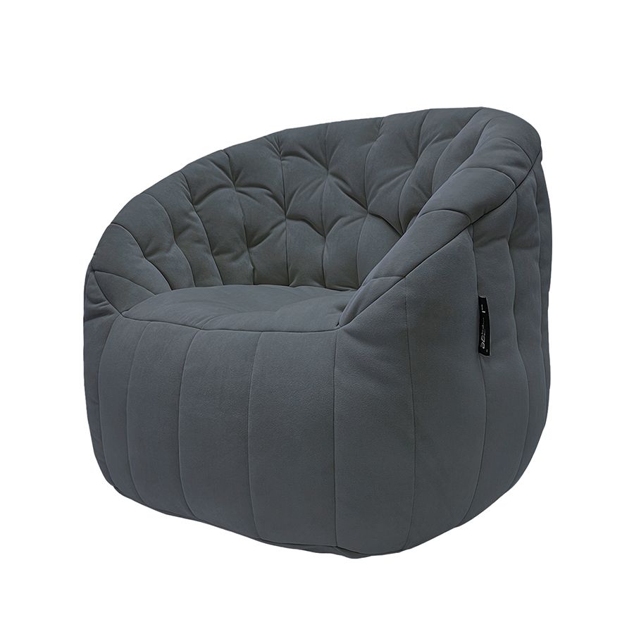 тёмно-серое просторное бескаркасное кресло Butterfly Sofa Deluxe велюровое для гостиной, переговорной и лаунж-зоны — фото в интерьере