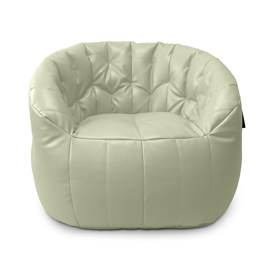 белое полукруглое бескаркасное кресло Butterfly Sofa из экокожи для гостиной, домашнего кинотеатра и офиса — фото в интерьере