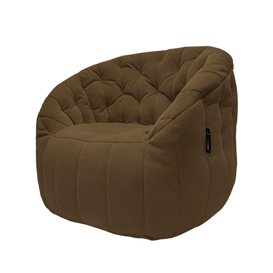 шоколадное просторное бескаркасное кресло Butterfly Sofa Deluxe велюровое для гостиной, переговорной и лаунж-зоны — фото в интерьере