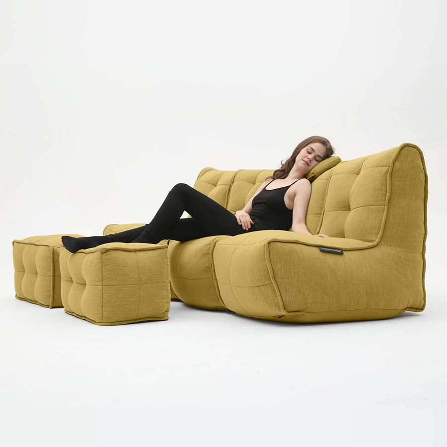 жёлтое четырёхместный модульный диван Mod4 Quad Couch шенилловое для гостиной и домашнего кинотеатра — фото в интерьере