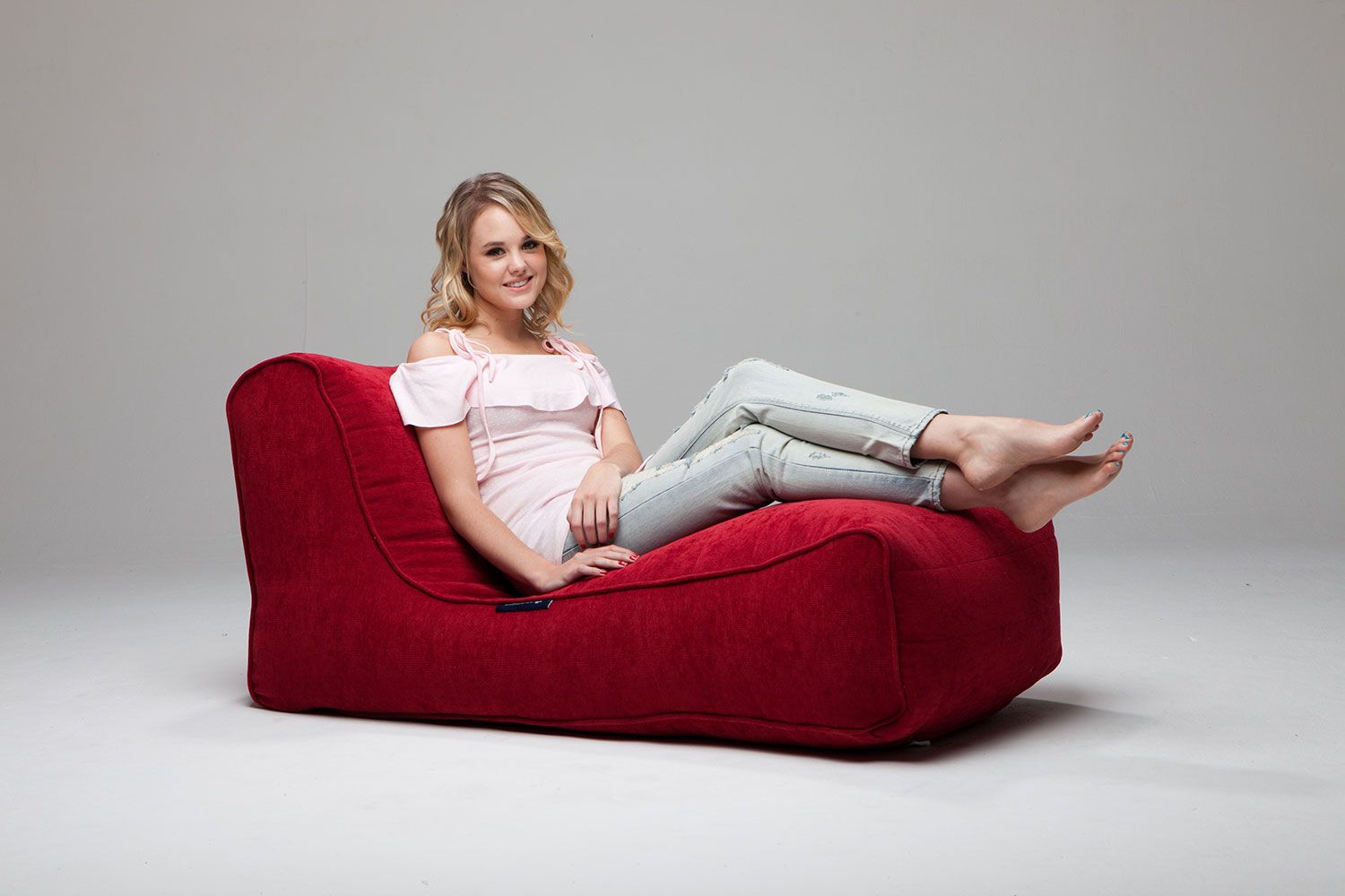 красное уличный шезлонг Studio Chaise шенилловое для террасы, бассейна и сада — вид сбоку