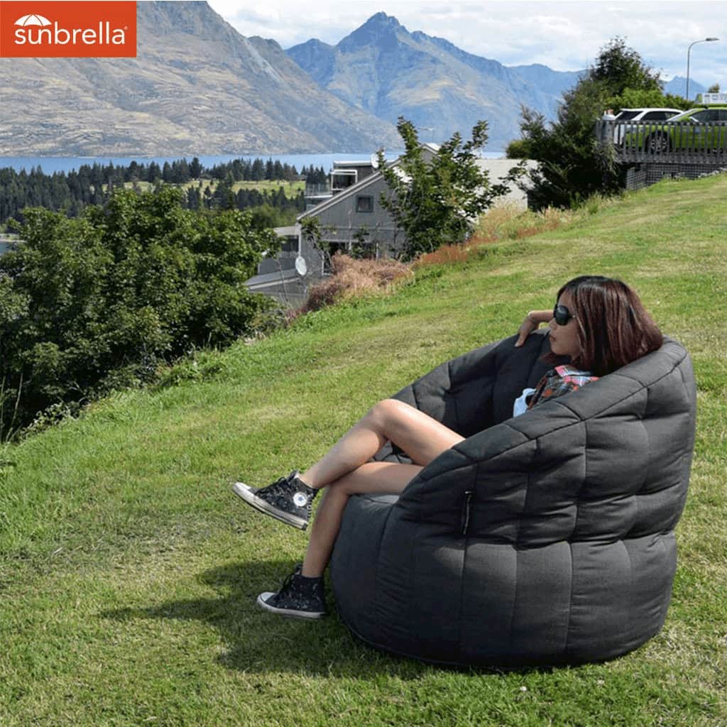 чёрное полукруглое бескаркасное кресло Butterfly Sofa уличное (Oxford) для гостиной, домашнего кинотеатра и офиса — вид сбоку