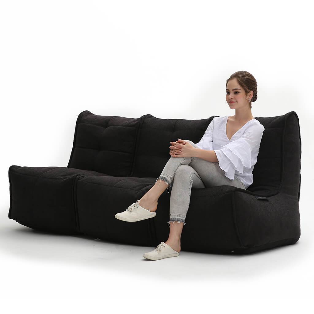 чёрное-графитовое модульный диван-кинотеатр Mod3 Movie Couch из Sofa Weave для домашнего кинотеатра и гостиной — крупный план