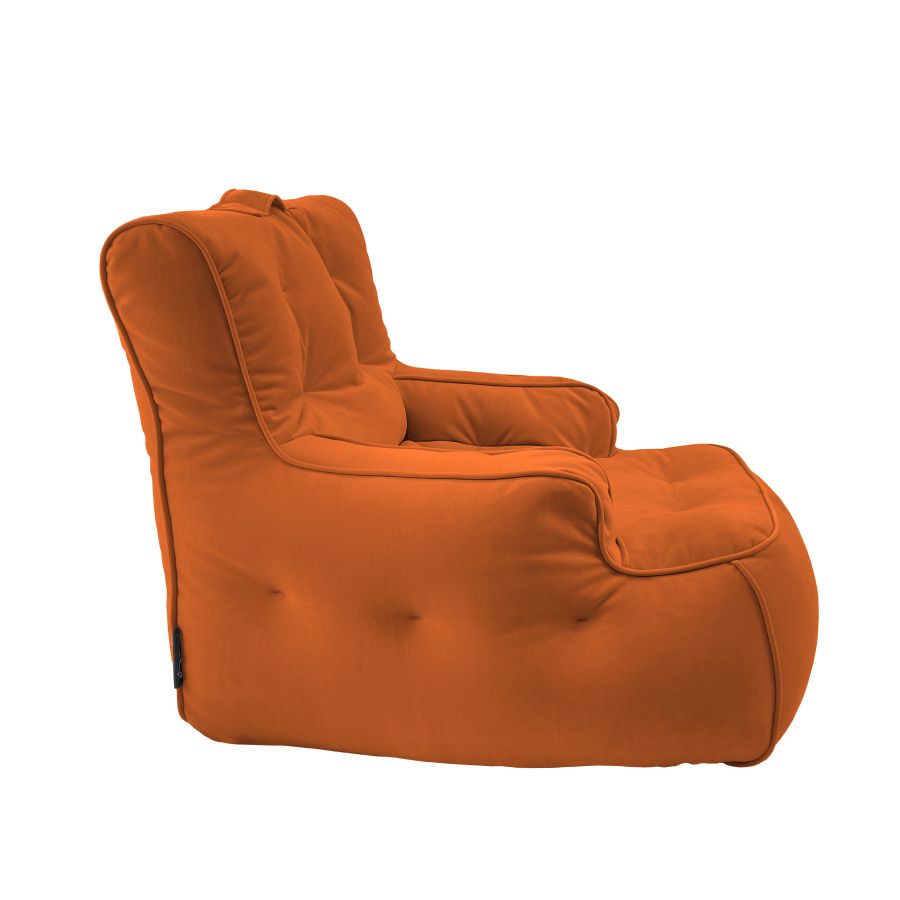 терракотовое уличное лаунж-кресло Tranquility Armchair велюровое для террасы, сада и веранды — фото в интерьере