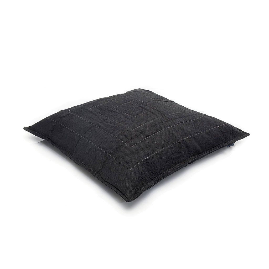 чёрное-графитовое уличный лаунж-шезлонг Zen Lounger из Sofa Weave для террасы, бассейна и сада — фото в интерьере