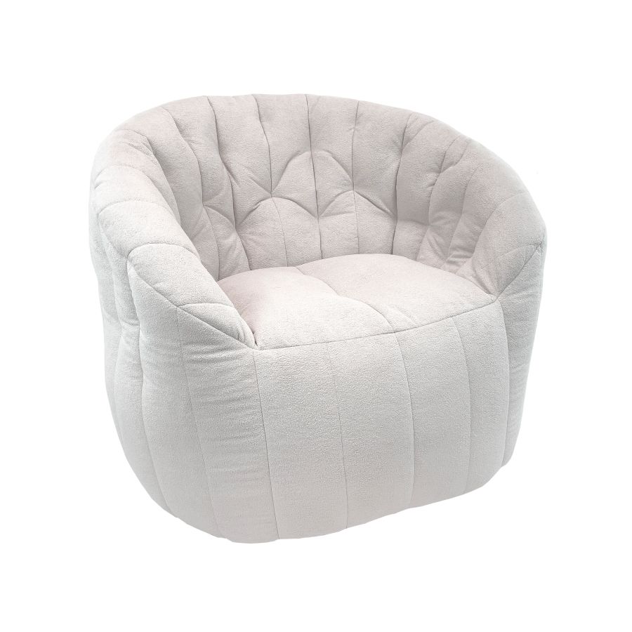 светло-серое полукруглое бескаркасное кресло Butterfly Sofa в интерьере гостиная