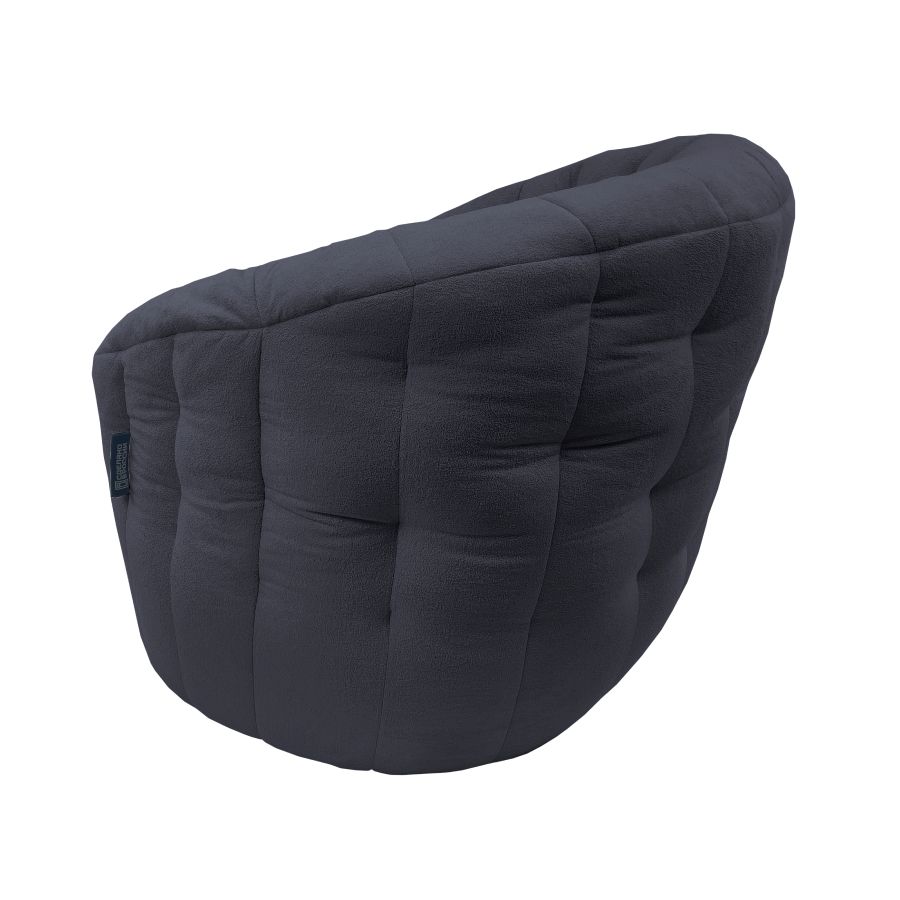 тёмно-серое полукруглое бескаркасное кресло Butterfly Sofa в интерьере гостиная