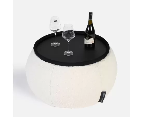 белое складной столик Versa Table из буклé для гостиной и лаунж-зоны рядом с диваном