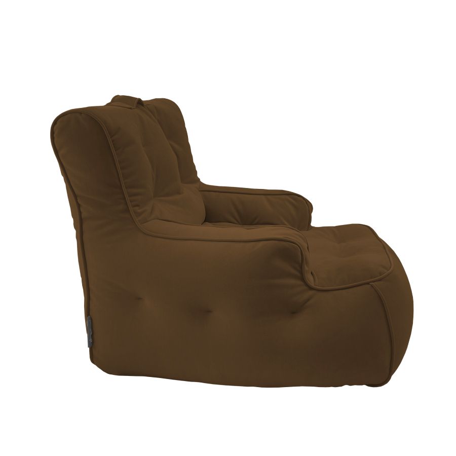 шоколадное уличное лаунж-кресло Tranquility Armchair велюровое для террасы, сада и веранды — фото в интерьере