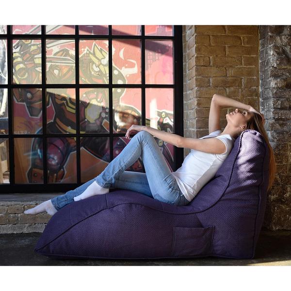 баклажановое бескаркасный лаунж-диван Avatar Sofa из Sofa Weave в интерьере гостиная