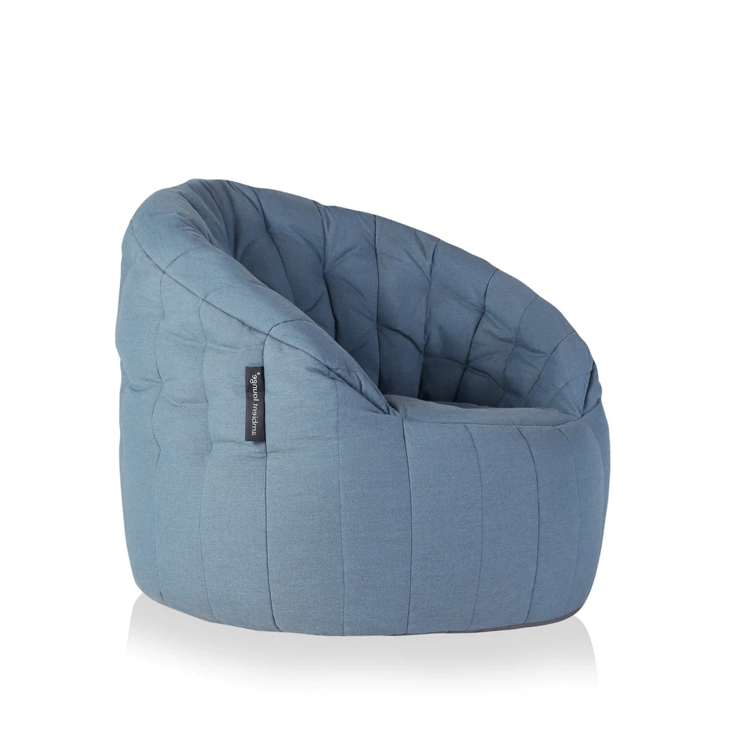 джинсово-синее полукруглое бескаркасное кресло Butterfly Sofa уличное (Oxford) для гостиной, домашнего кинотеатра и офиса — фото в интерьере