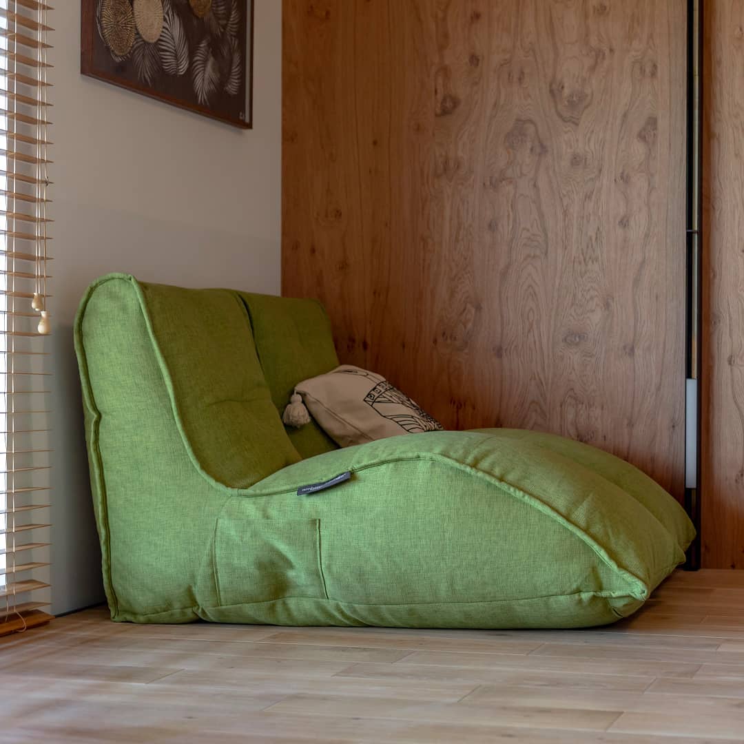 зелёное бескаркасный лаунж-диван Avatar Sofa из Sofa Weave для гостиной, кабинета и лаунж-зоны — вид сбоку