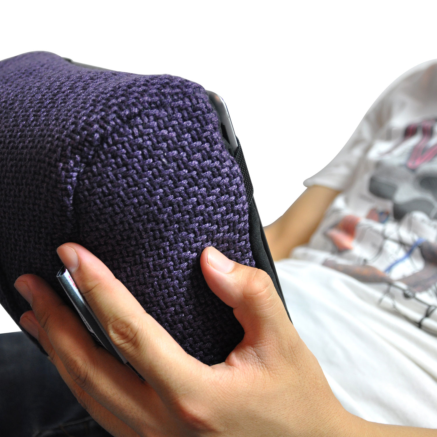 Tech Pillow - Aubergine Dream (Sofa Weave) в интерьере гостиная
