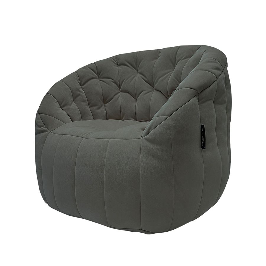 чёрное-графитовое просторное бескаркасное кресло Butterfly Sofa Deluxe велюровое для гостиной, переговорной и лаунж-зоны — фото в интерьере
