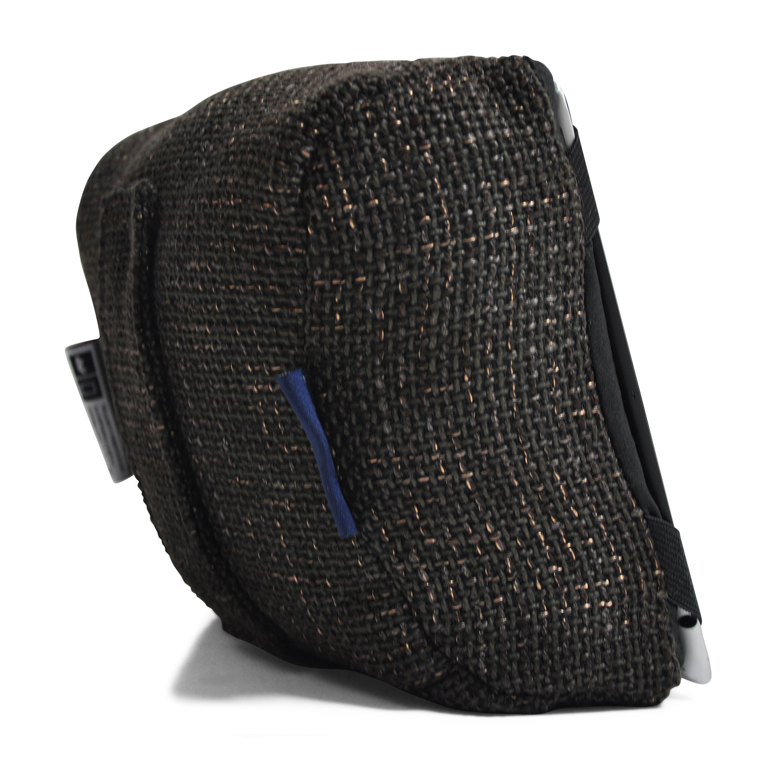 Tech Pillow - Hot Chocolate (Sofa Weave) в интерьере гостиная