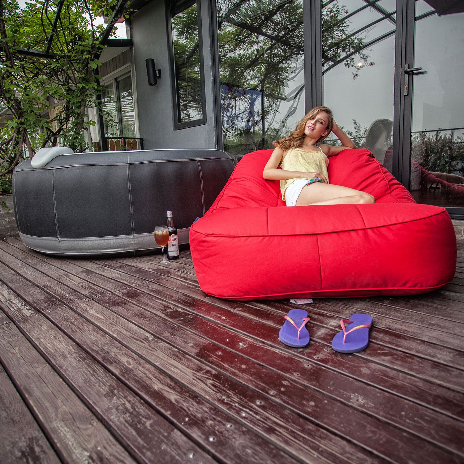 оранжевое уличный двухместный диван Satellite Twin Sofa уличное (Oxford) в интерьере терраса