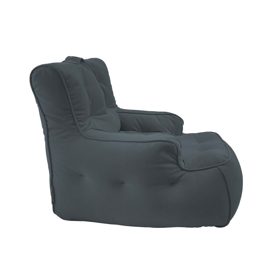 тёмно-серое уличное лаунж-кресло Tranquility Armchair велюровое для террасы, сада и веранды — фото в интерьере