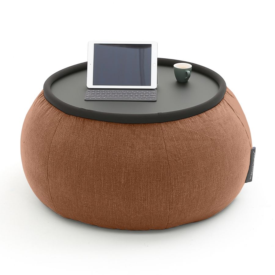 терракотовое складной столик Versa Table шенилловое для гостиной и лаунж-зоны рядом с диваном — фото в интерьере