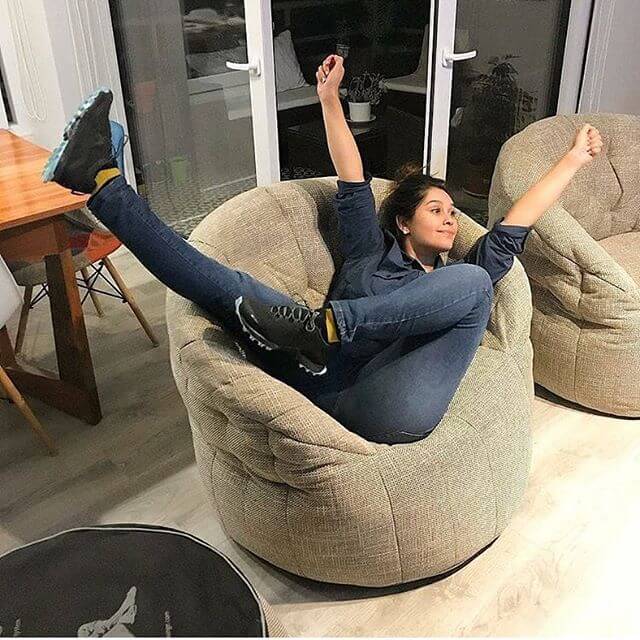 натуральное полукруглое бескаркасное кресло Butterfly Sofa из Sofa Weave для гостиной, домашнего кинотеатра и офиса — вид сбоку
