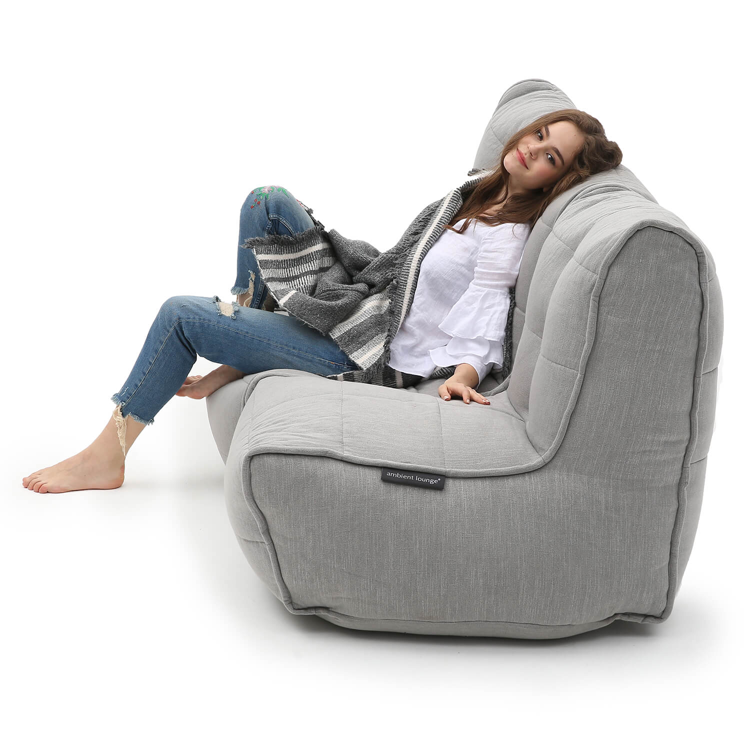 серое модульный диван-кинотеатр Mod3 Movie Couch из Sofa Weave в интерьере домашний кинотеатр