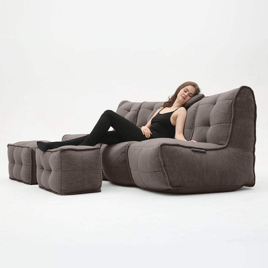 шоколадное четырёхместный модульный диван Mod4 Quad Couch шенилловое для гостиной и домашнего кинотеатра — фото в интерьере