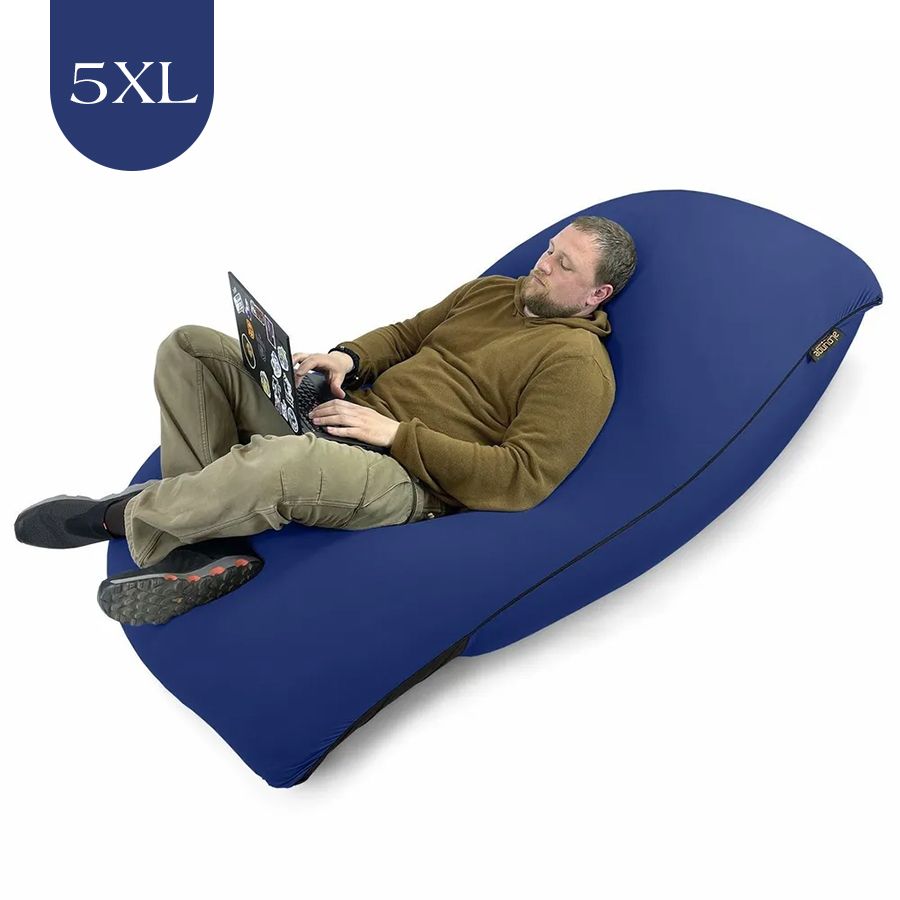 тёмно-синее мягкое кресло-мешок SNUGG эластичное (спандекс) для детской, гостиной и игровой зоны — фото в интерьере