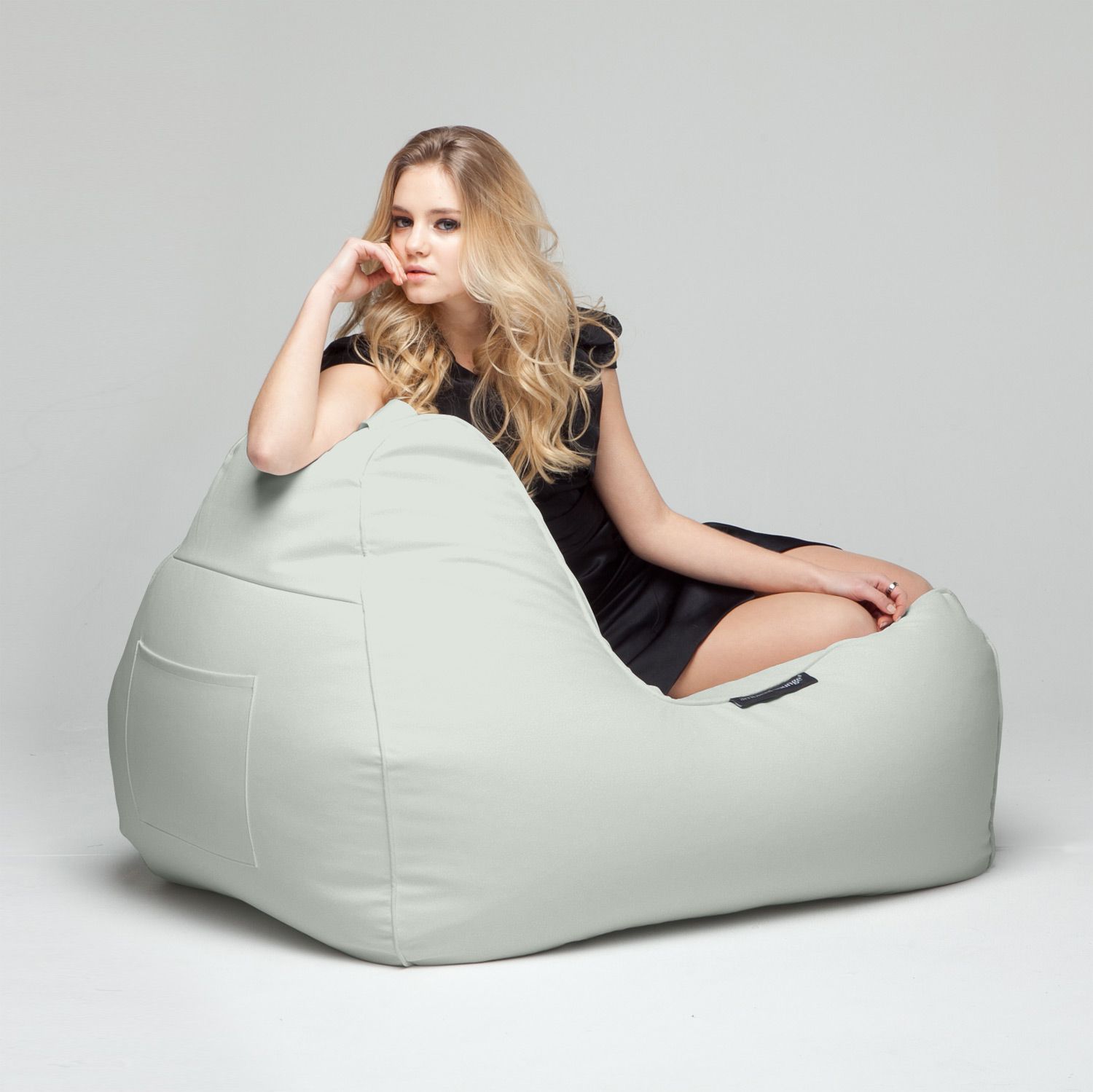 мятное уличный лаунж-шезлонг Tivoli Lounger под замшу для террасы, сада и бассейна — фото в интерьере