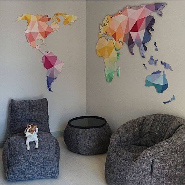 тёмно-серое полукруглое бескаркасное кресло Butterfly Sofa из Sofa Weave в интерьере гостиная