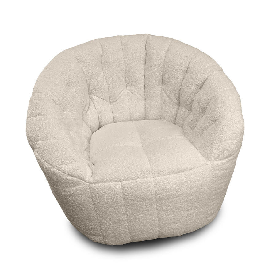натуральное полукруглое бескаркасное кресло Butterfly Sofa из искусственного меха в интерьере гостиная