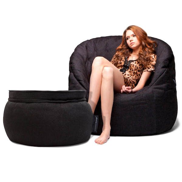 чёрное-графитовое кресло-шезлонг бескаркасное Butterfly Chaise из Sofa Weave для гостиной, спальни и лаунж-зоны — фото в интерьере