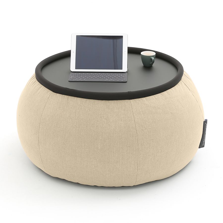 натуральное складной столик Versa Table шенилловое для гостиной и лаунж-зоны рядом с диваном — фото в интерьере