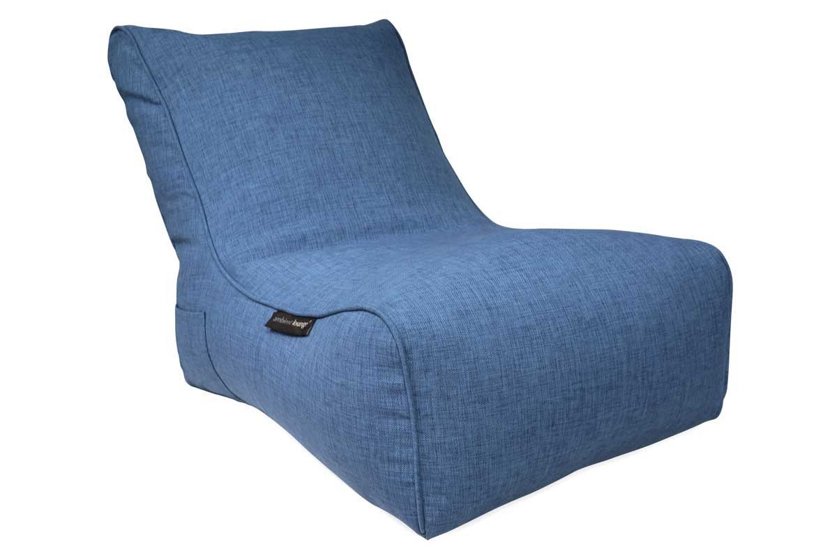 синее уличный бескаркасный диван Evolution Sofa из Sofa Weave для террасы, сада и веранды — фото в интерьере