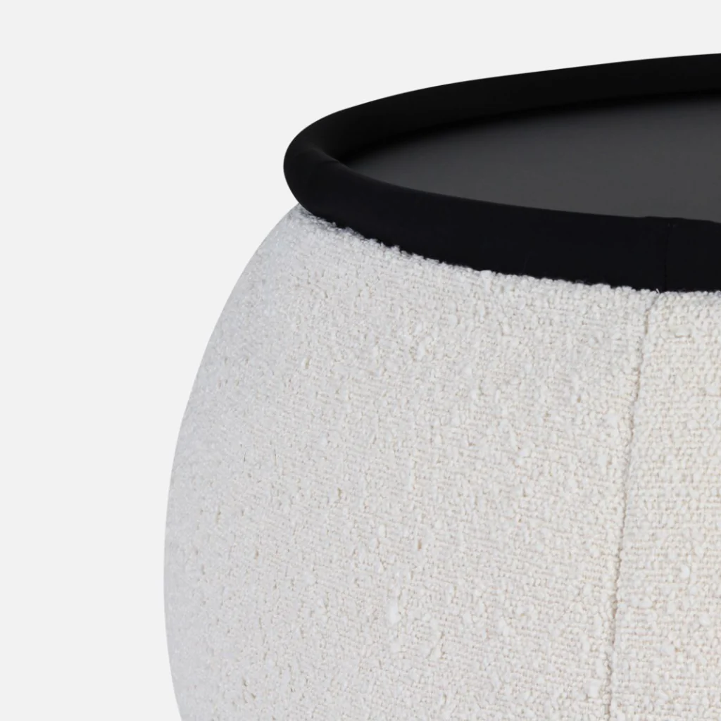 белое складной столик Versa Table из буклé для гостиной и лаунж-зоны рядом с диваном